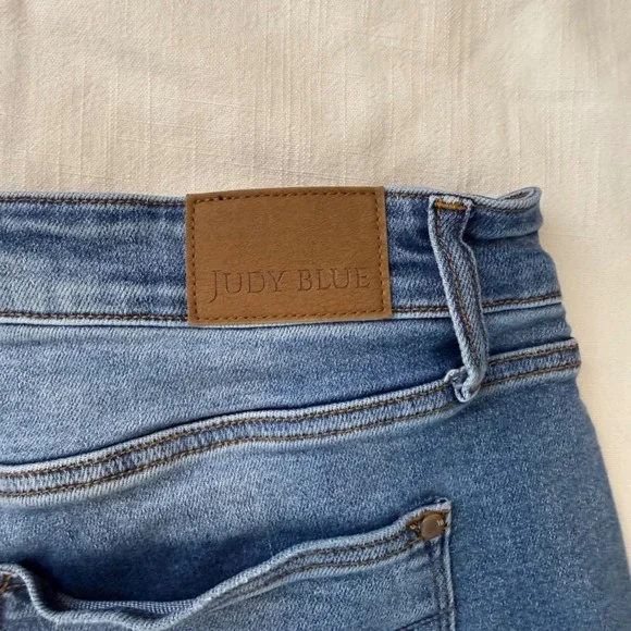 Judy Blue Medium Wash Raw Hem High Rise Denim Shorts Womens Size 2XL Stretch - Picture 10 of 11